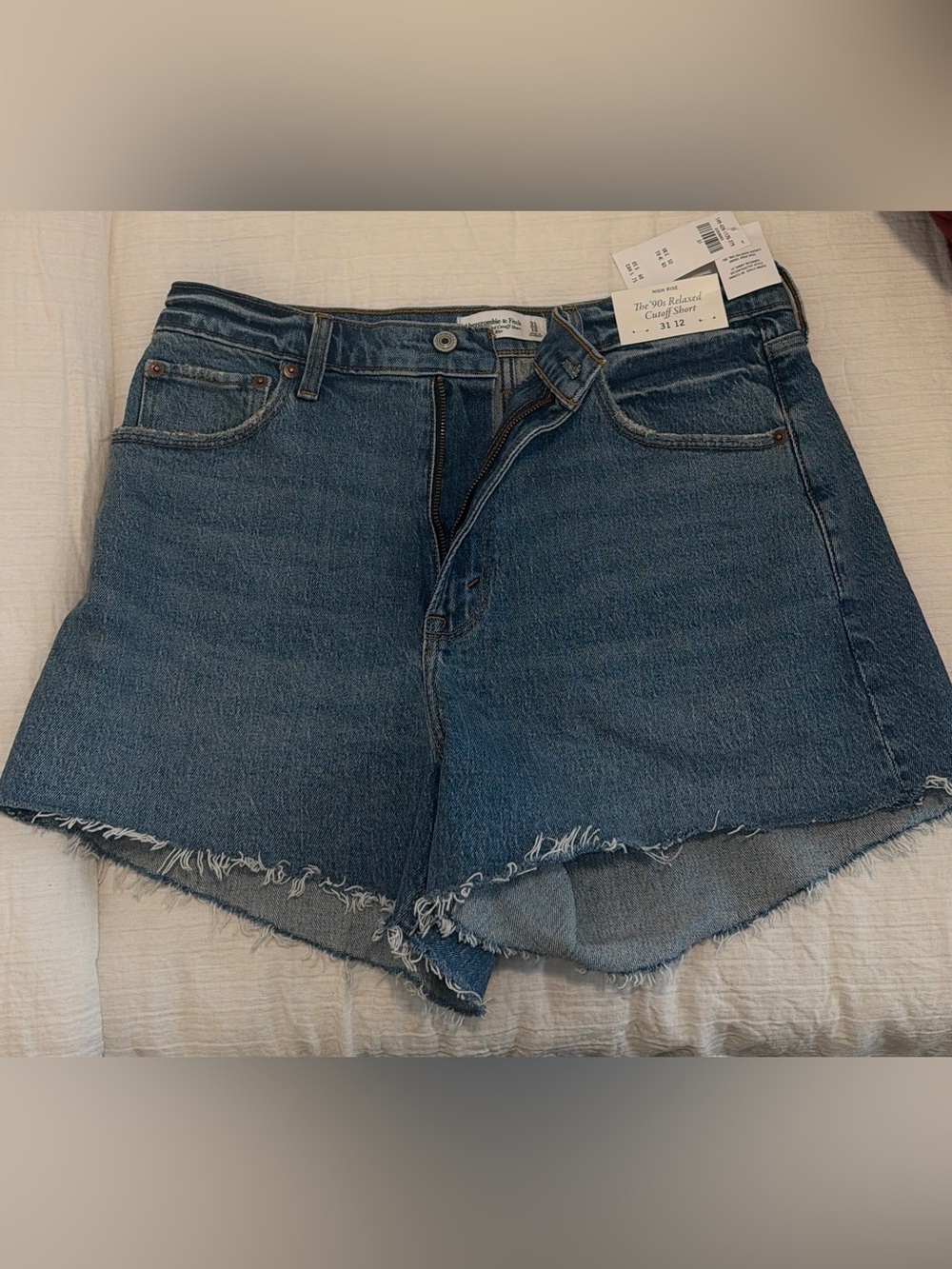 Abercrombie 90’s relaxed cutoff denim short NWT